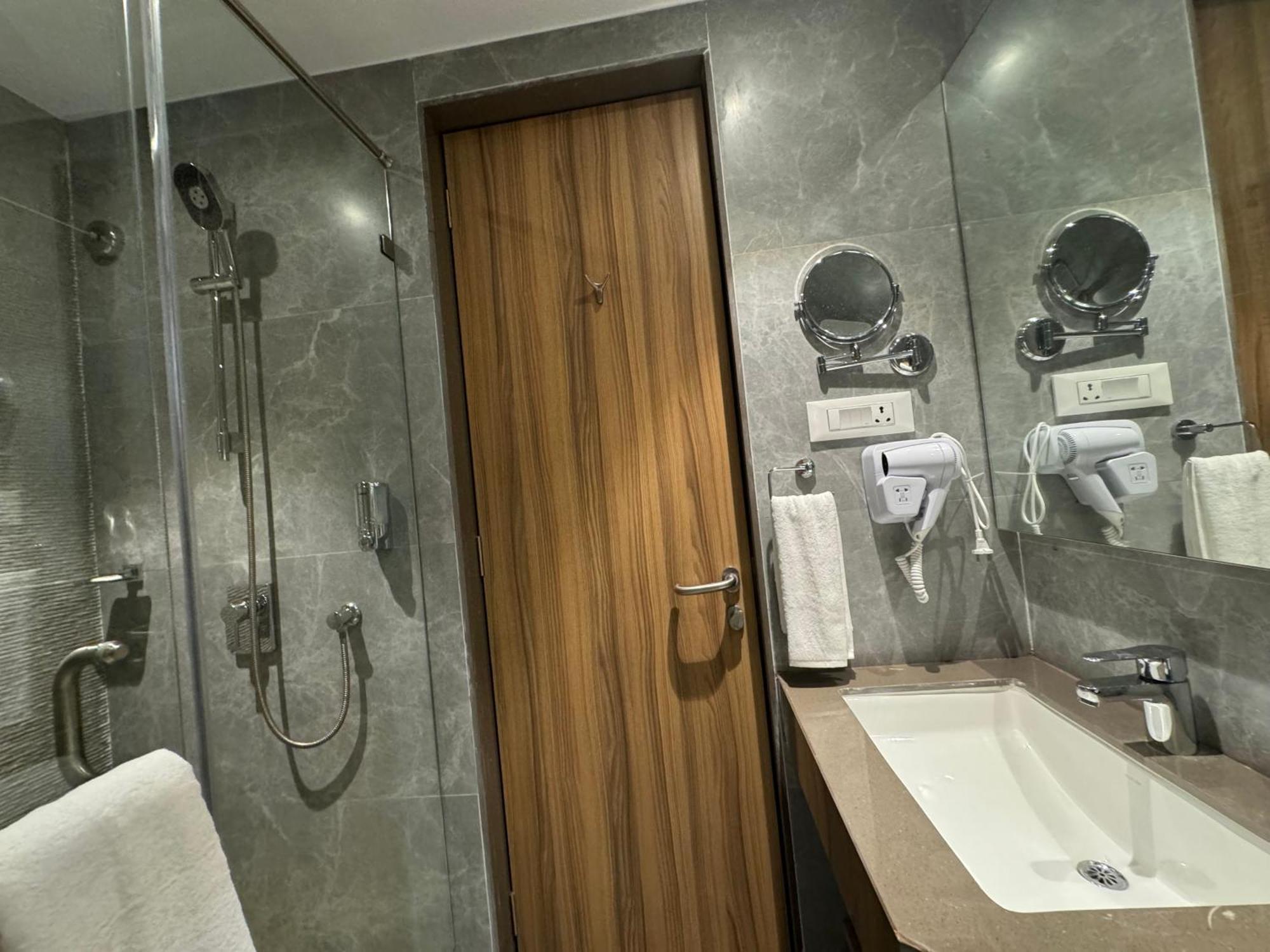 House Mindspace Malad Hotel 4*
