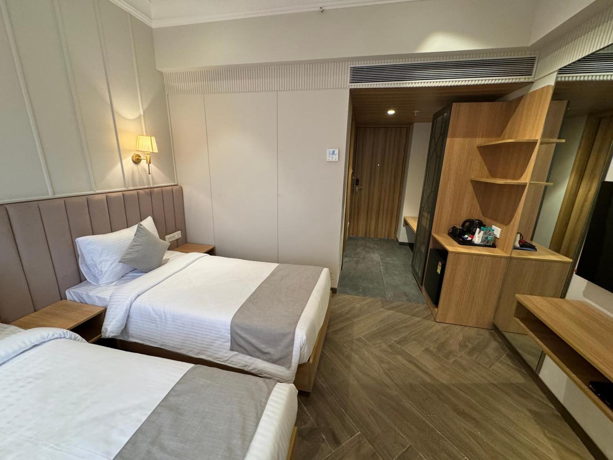 Hotel House Mindspace Malad 4*