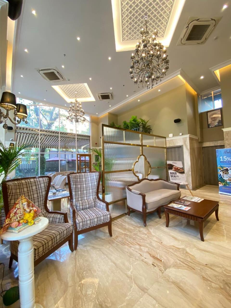 House Mindspace Malad Hotel 4*
